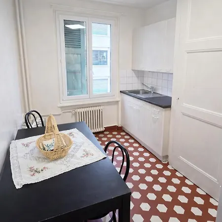 Appartement Jolie F2 *